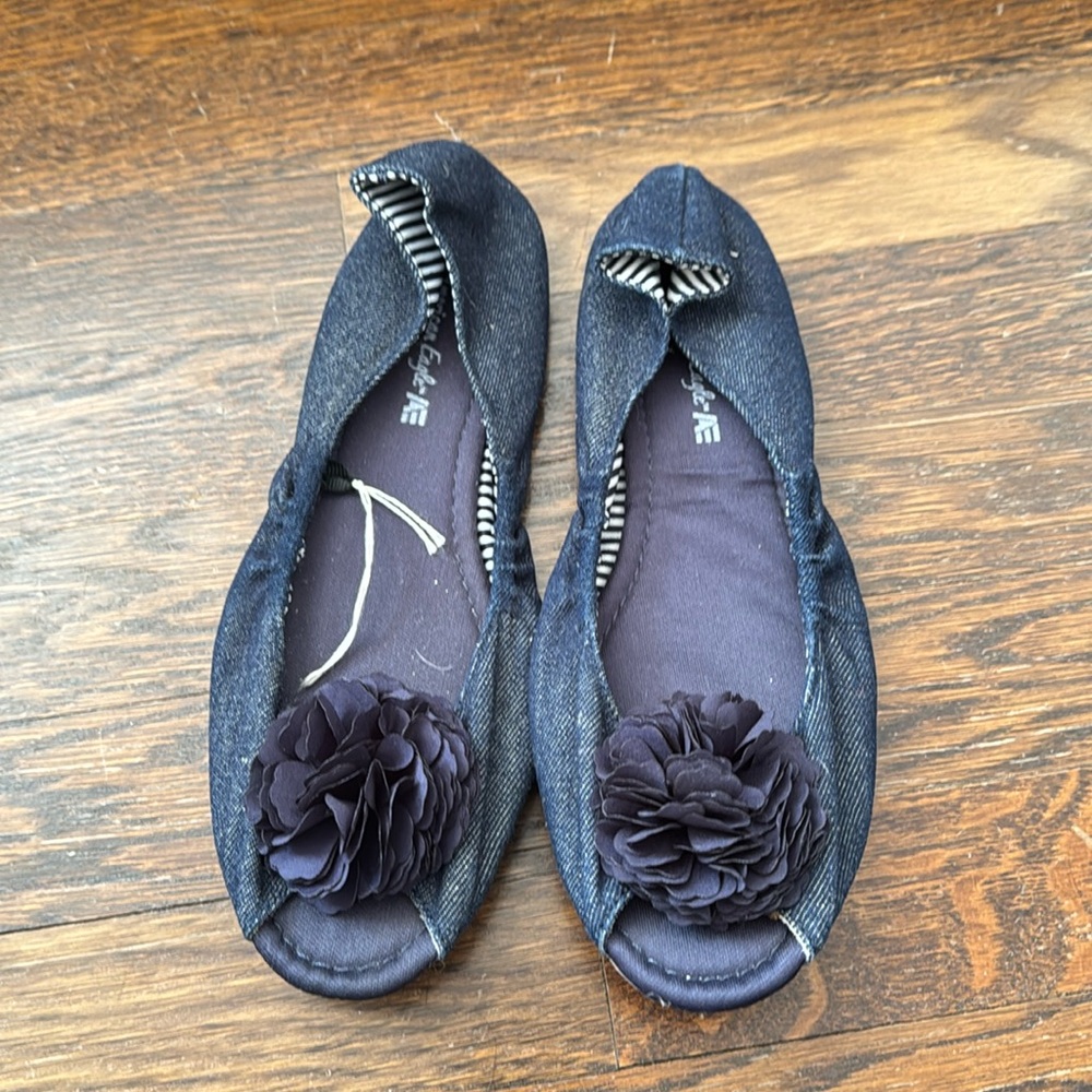 American Eagle Peep-Toe Denim Flats with 3D Satin Flower Never Worn Sz 7.5